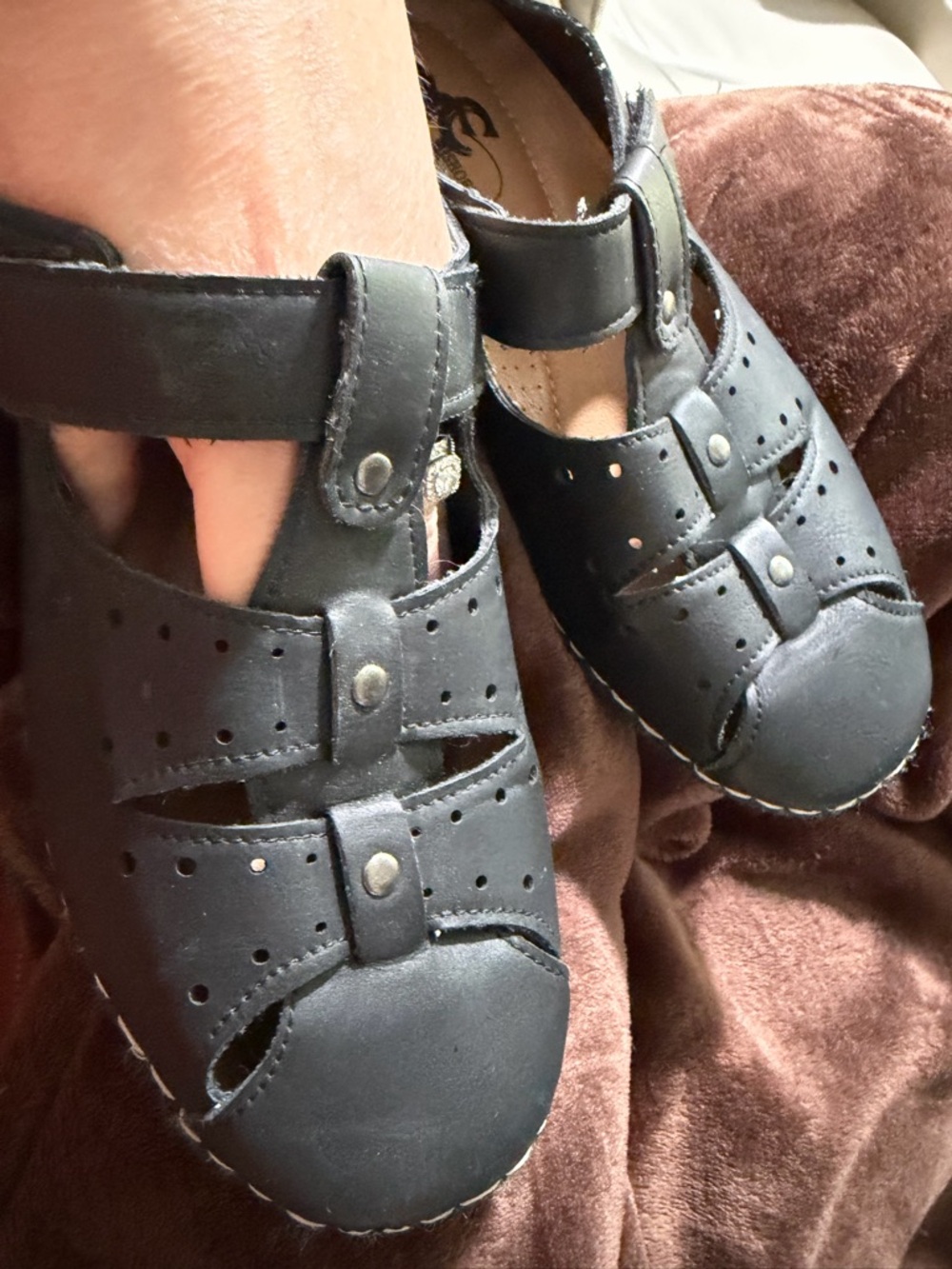 GC Women’s Black Perforated Leather Cress  Flats Size 7.5W Like New